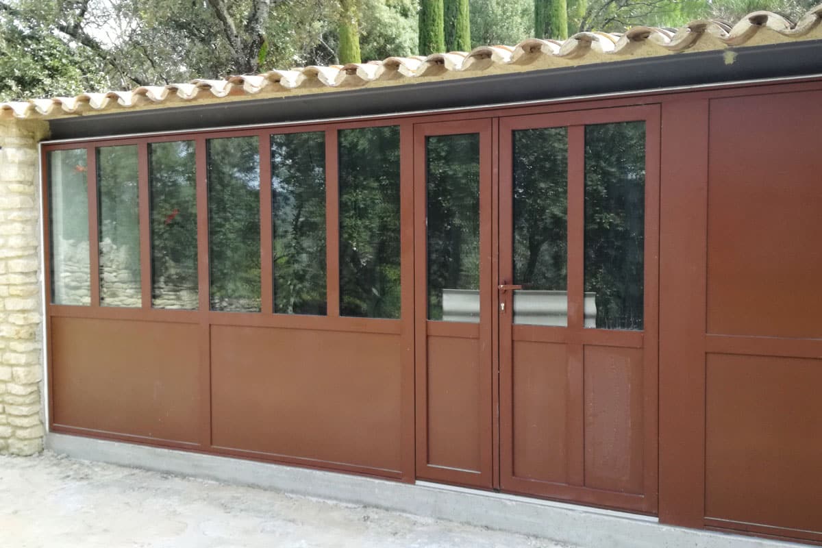 Porte vitrée et fenêtres en acier isolantes